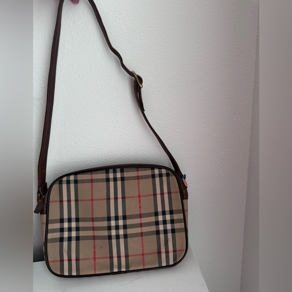 Burberrys Shoulder Bag - Picture 2 of 10